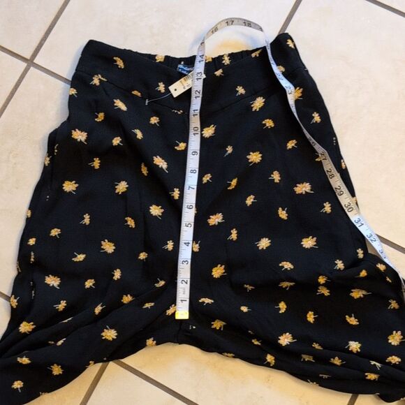 NWT Madewell Huston Pull-On Crop Pants in French Daisies Black Yellow Size S - Picture 8 of 13